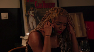 Les jolies filles creusent des tombes